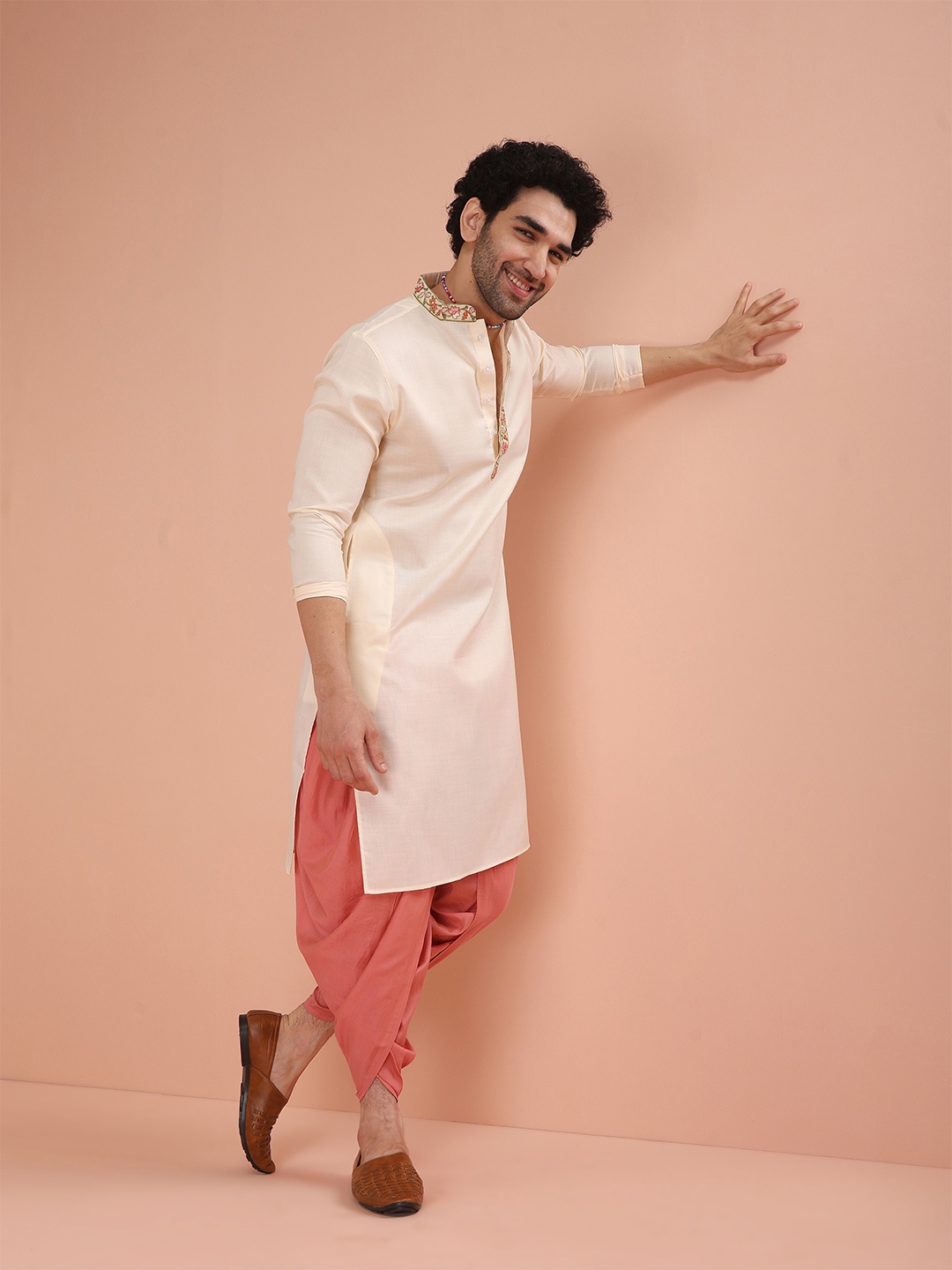 

KISAH Men Solid Regular Fit Thread Work Kurta Dhoti Set, White