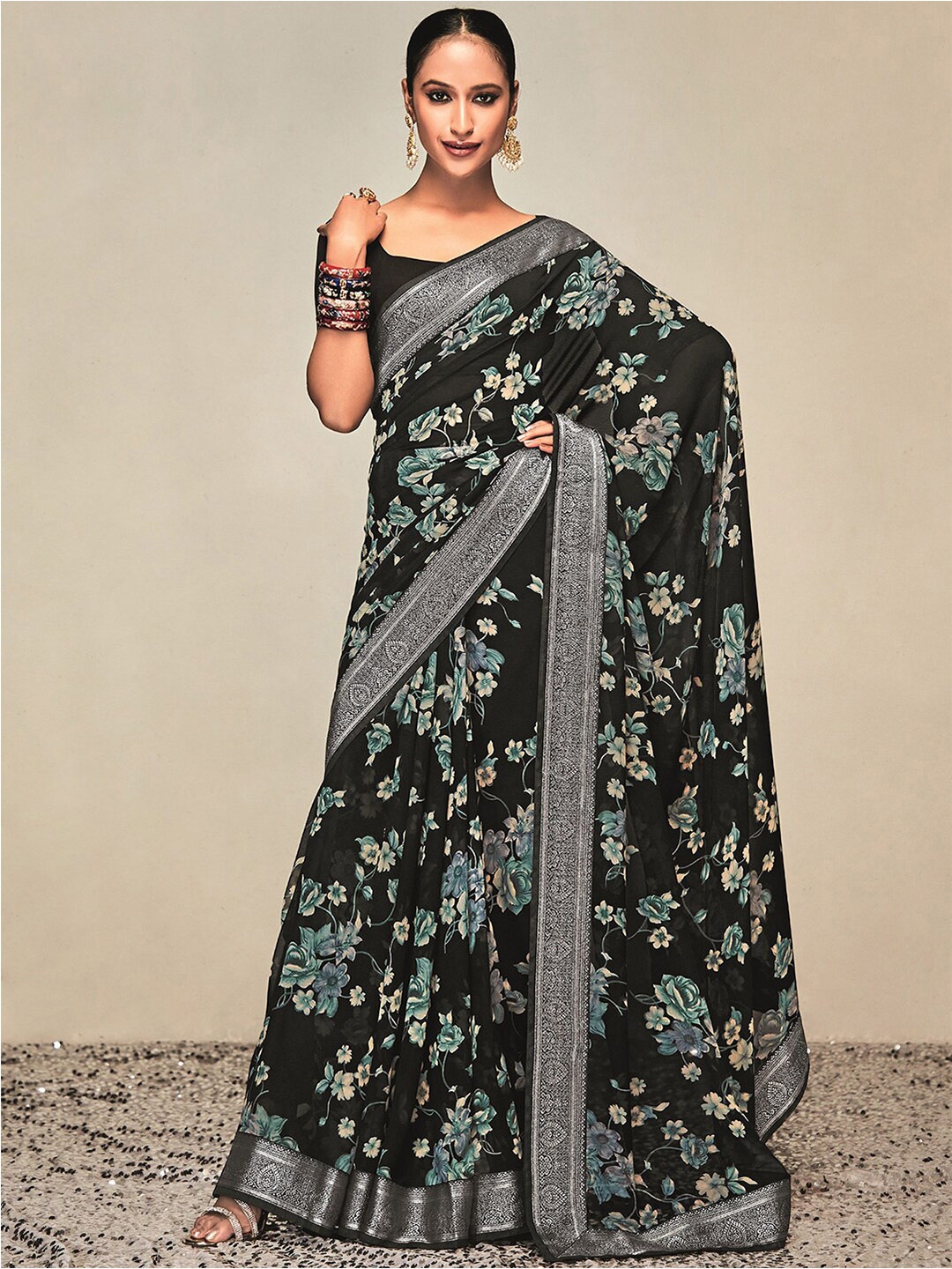 

Satrani Floral Printed Zari Saree, Black