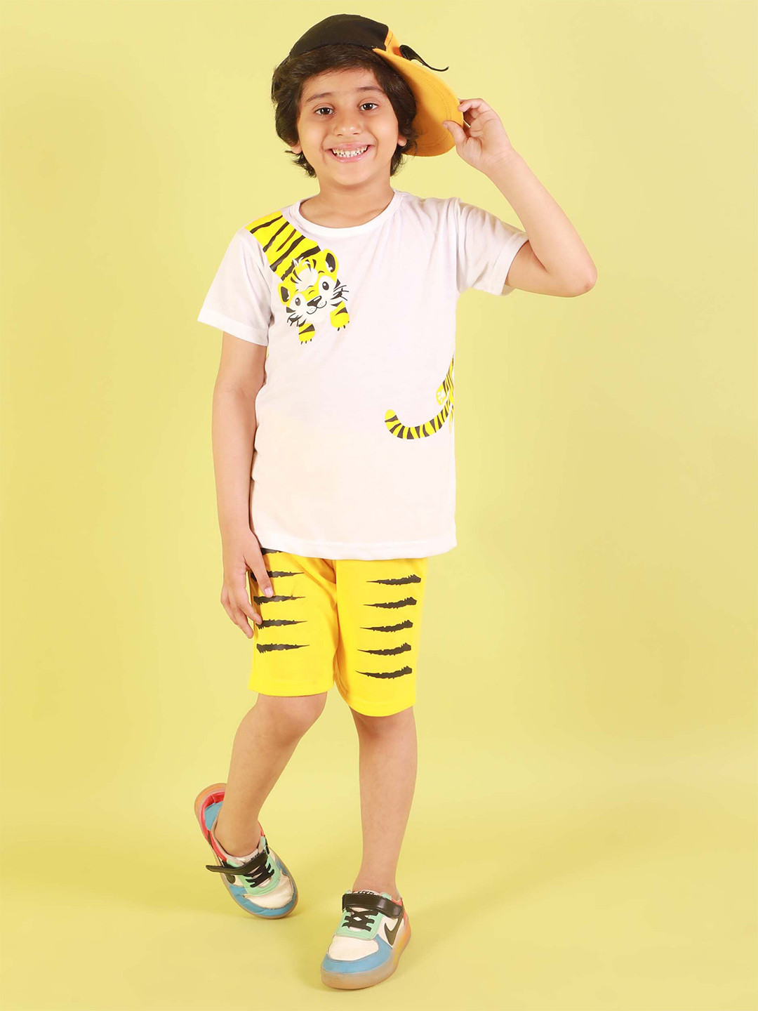 

Ameeha Boys Printed Pure Cotton T-shirt With Shorts, White
