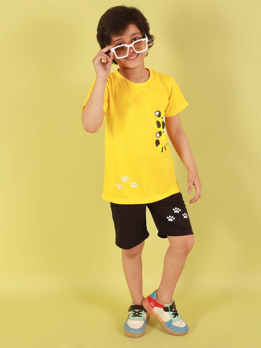 

Ameeha Boys Printed Pure Cotton T-shirt With Shorts, Yellow
