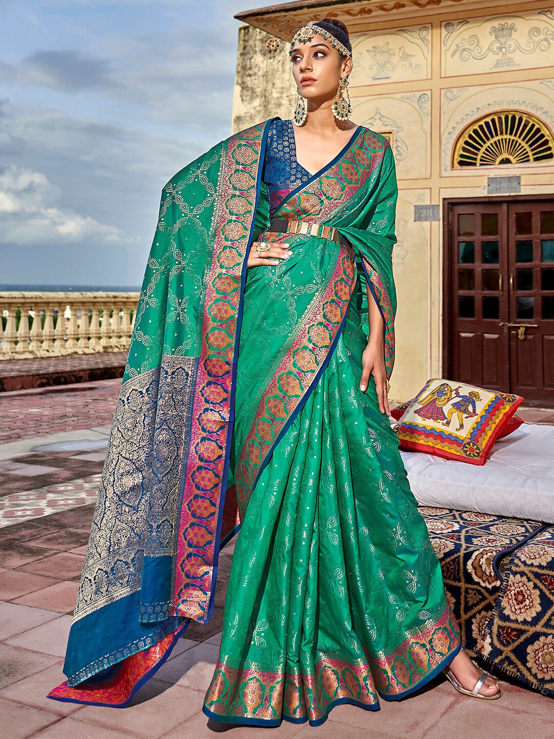

Satrani Ethnic Woven Design Zari Banarasi Saree, Green