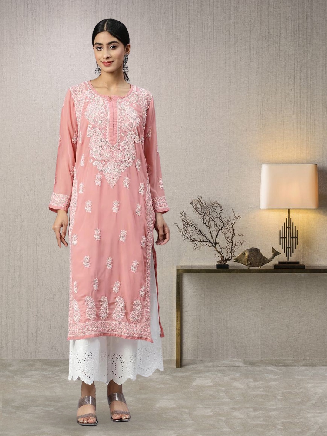 

PARAMOUNT CHIKAN Women Embroidered Lucknowi Chikankari Georgette Kurta, Pink