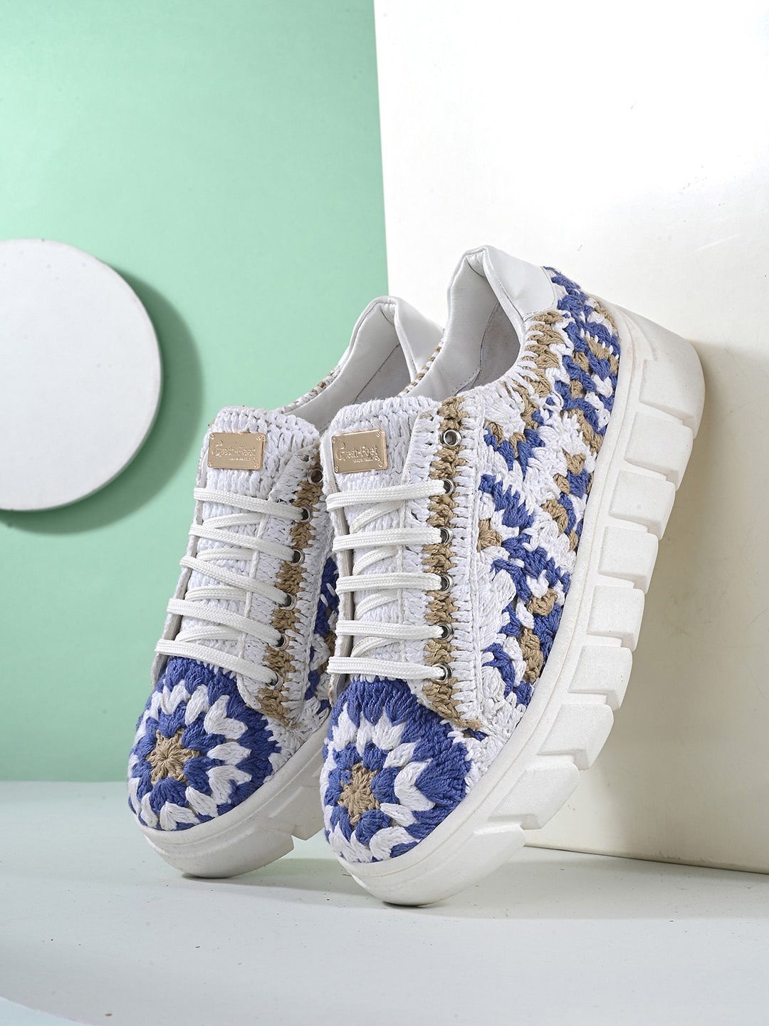 

FRESH 1947 FEET Women Embroidered Lightweight Memory Foam Sneakers, White