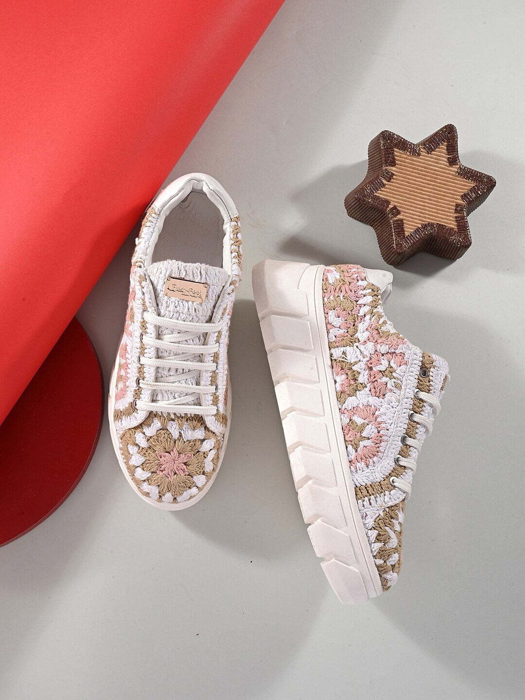 

FRESH 1947 FEET Women Embroidered Lightweight Memory Foam Sneakers, White