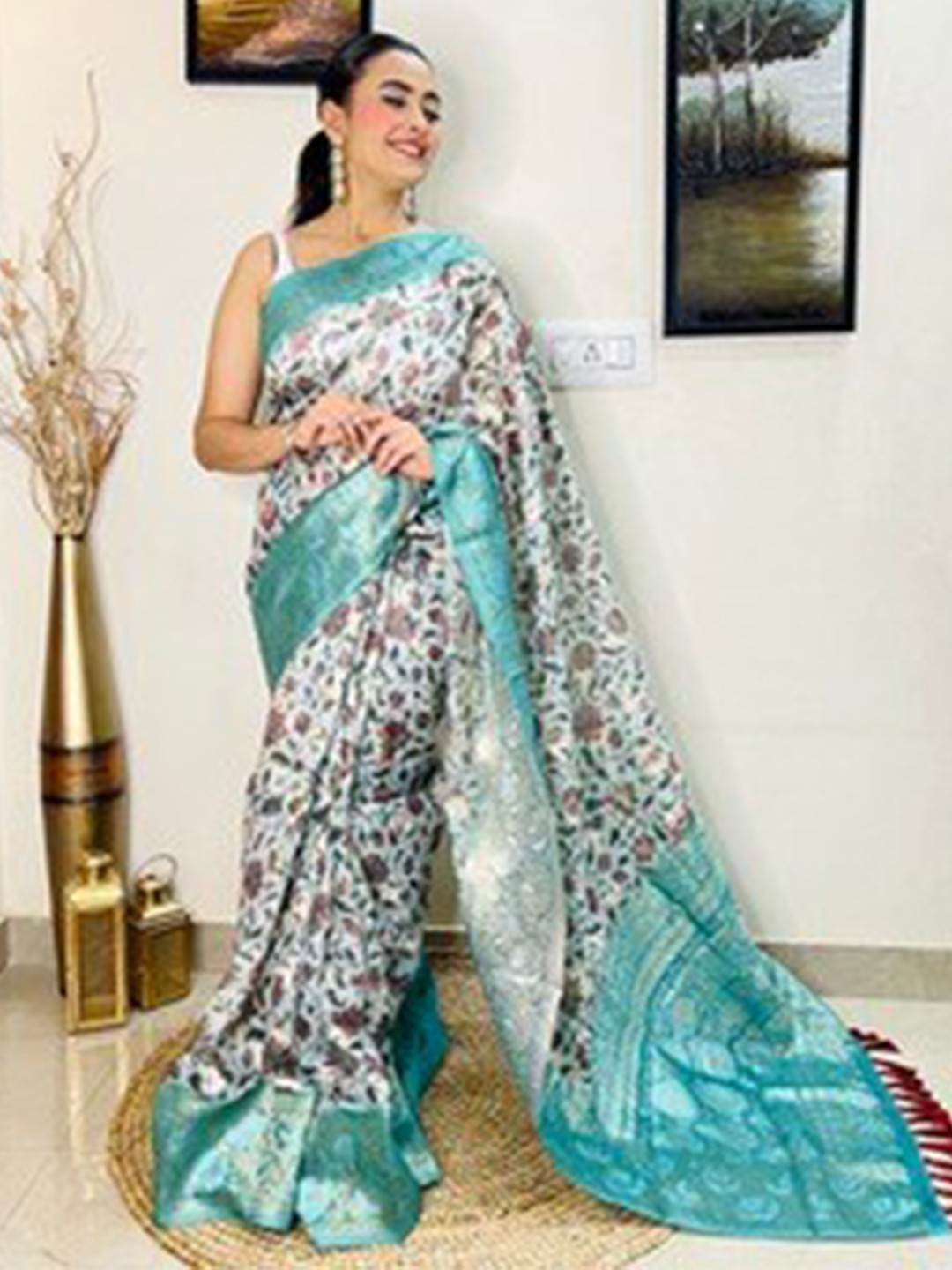 

Exclusiva Floral Printed Zari Saree, White