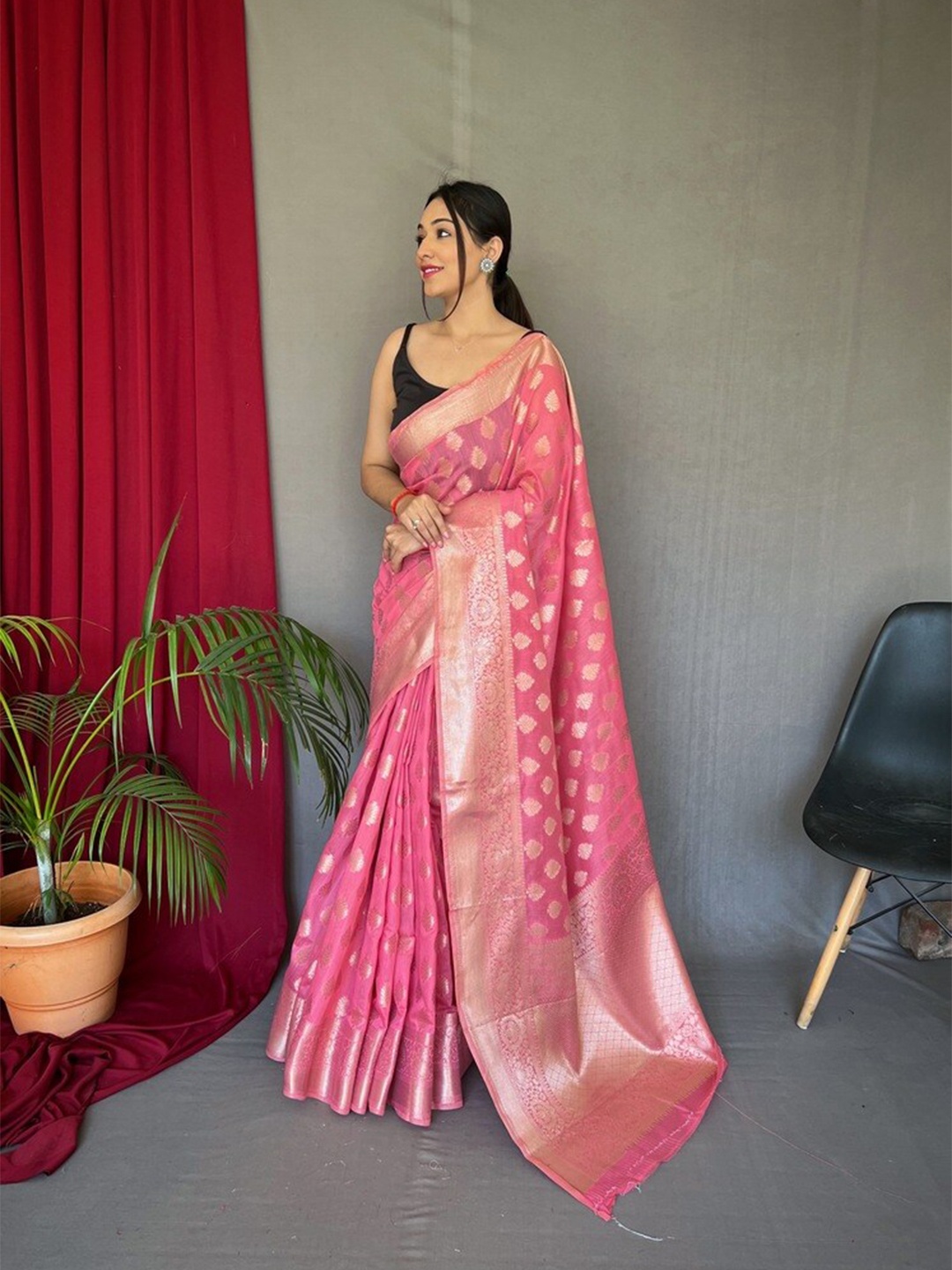 

Exclusiva Ethnic Motif Woven Design Zari Saree, Pink