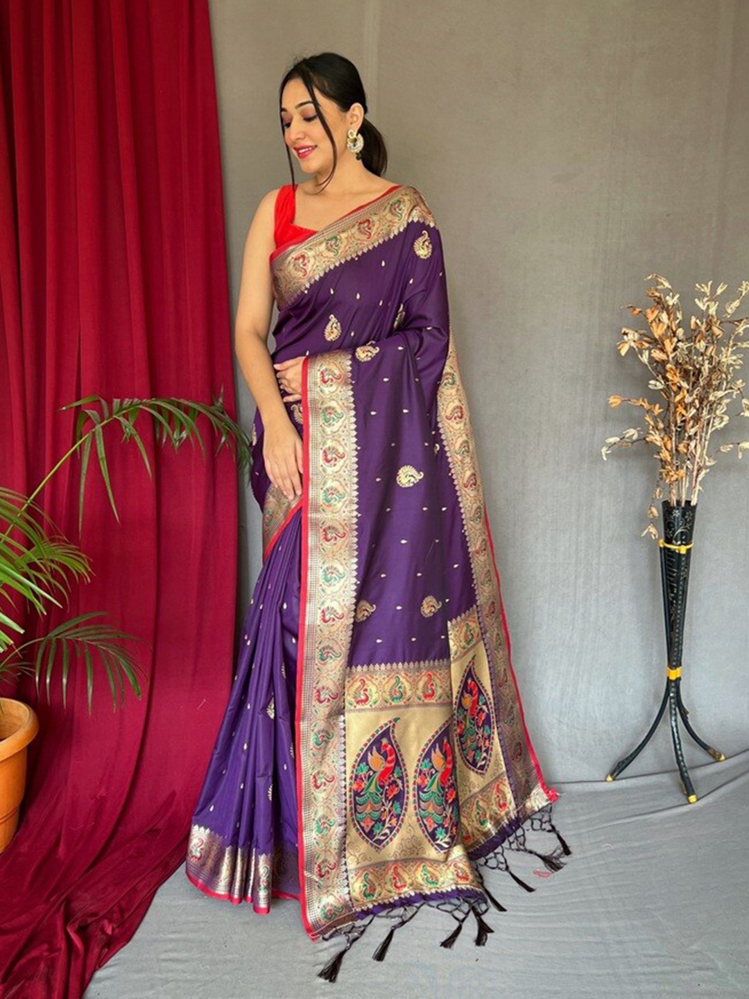 

Exclusiva Ethnic Motif Woven Design Zari Paithani Saree, Purple