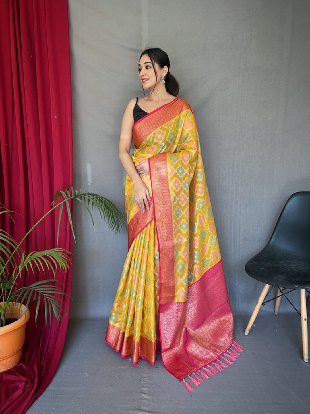 

Exclusiva Ethnic Motif Woven Design Zari Tissue Silk Saree, Yellow