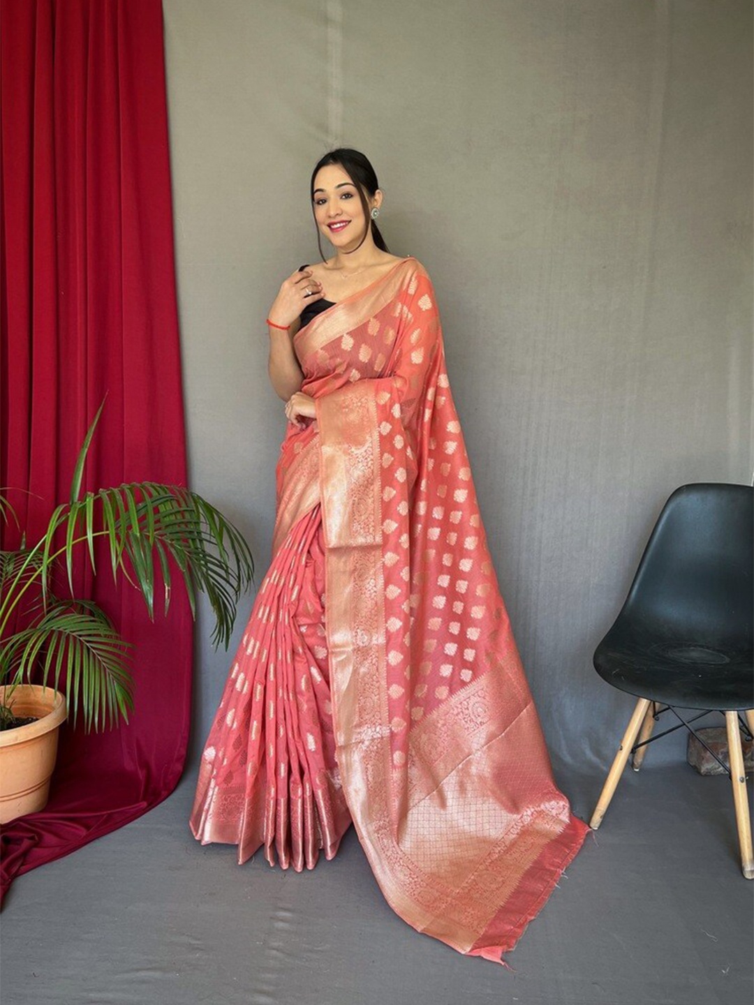 

Exclusiva Ethnic Motif Woven Design Zari Saree, Peach