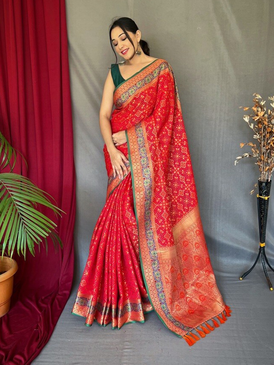 

Exclusiva Ethnic Motifs Woven Design Zari Patola Saree, Red