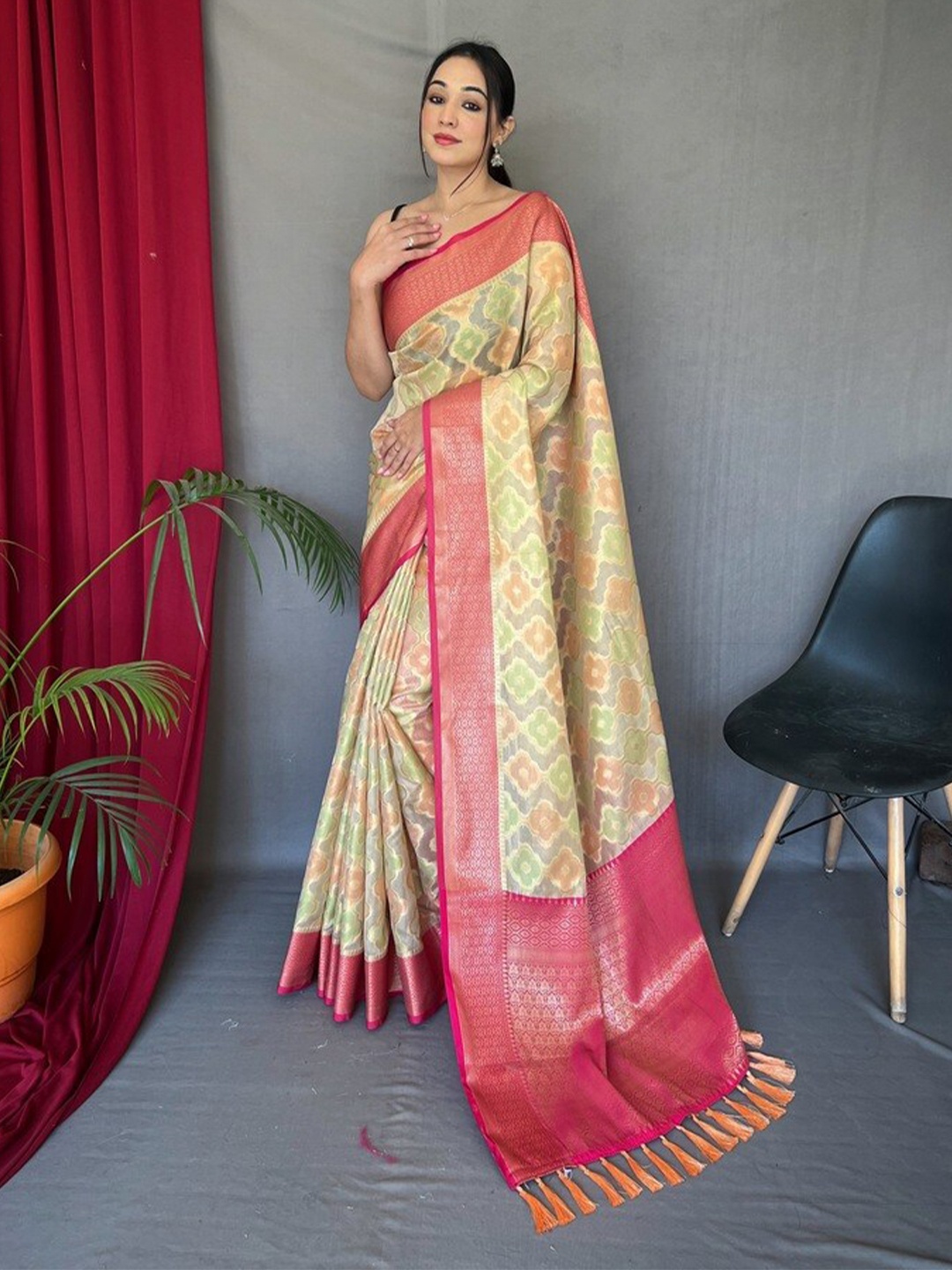 

Exclusiva Ethnic Motif Woven Design Zari Tissue Silk Saree, Cream