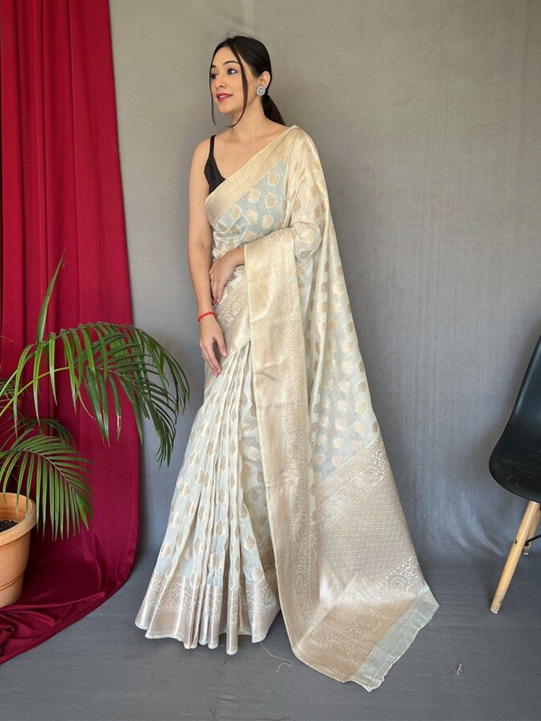 

Exclusiva Ethnic Motifs Woven Design Zari Saree, Cream
