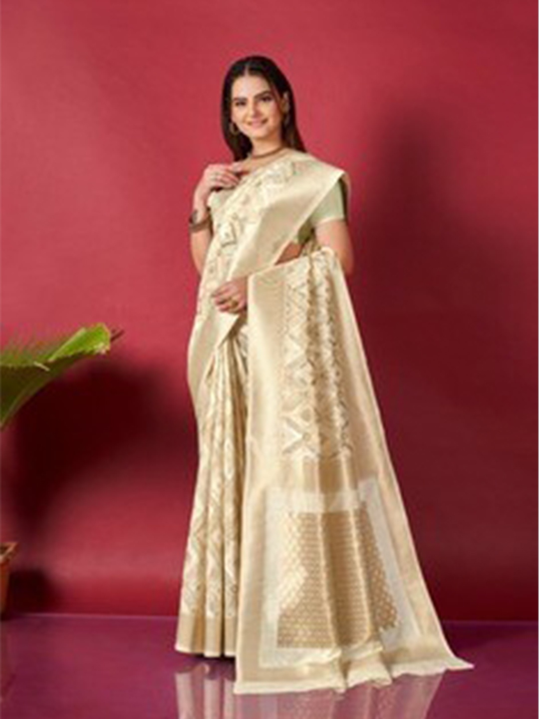 

Exclusiva Geometric Woven Design Zari Pure Linen Ikat Saree, Off white