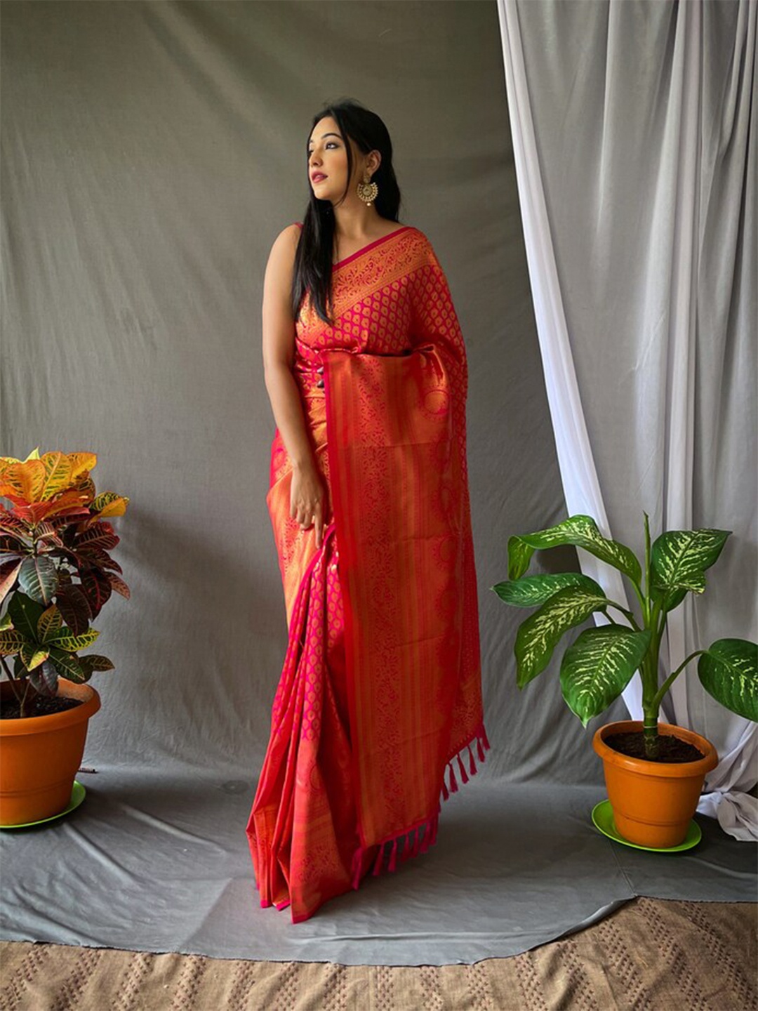 

Exclusiva Ethnic Woven Design Zari Kanjeevaram Saree, Pink
