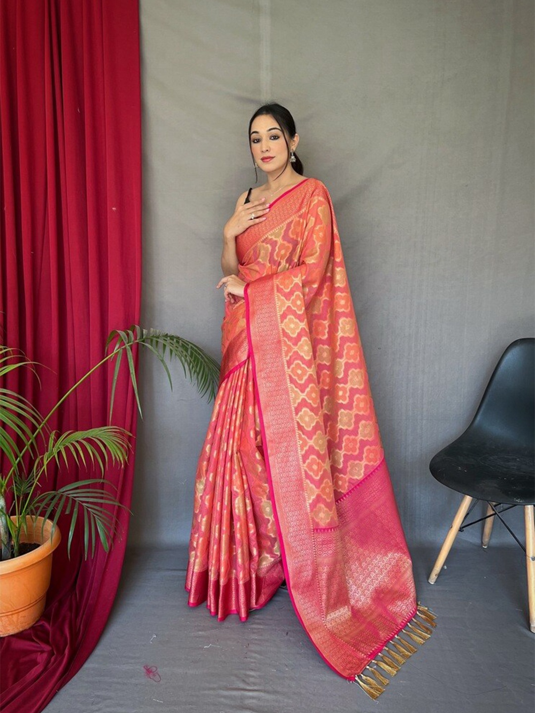 

Exclusiva Ethnic Woven Design Zari Saree, Pink