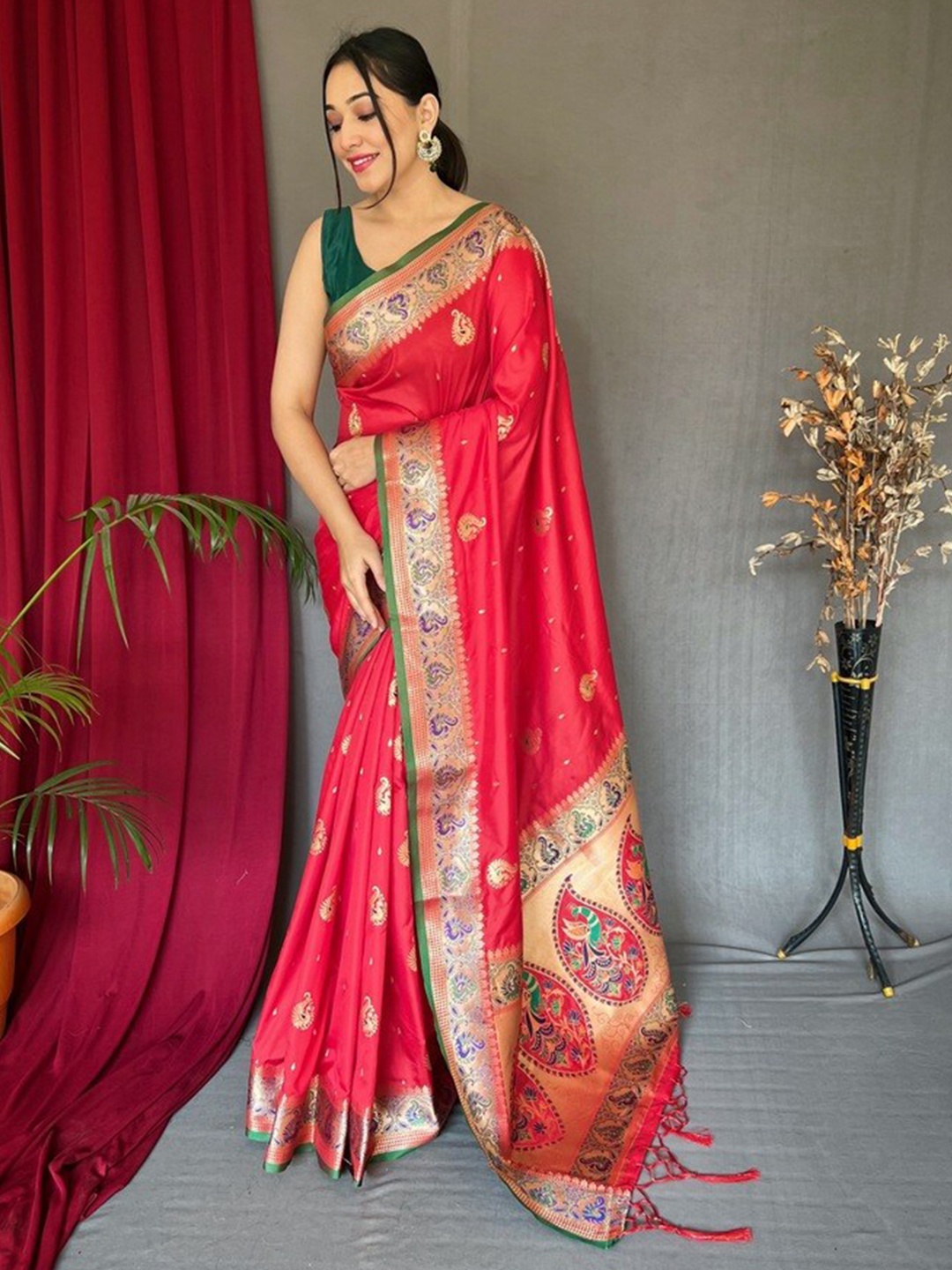 

Exclusiva Ethnic Woven Design Zari Paithani Saree, Red