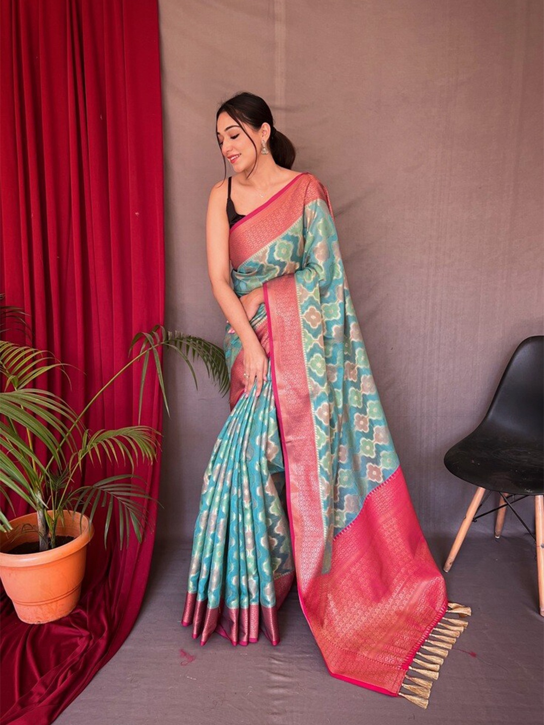 

Exclusiva Ethnic Woven Design Zari Saree, Blue