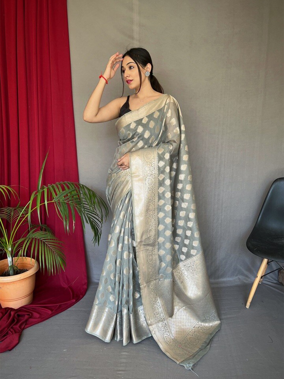

Exclusiva Ethnic Woven Design Zari Saree, Grey