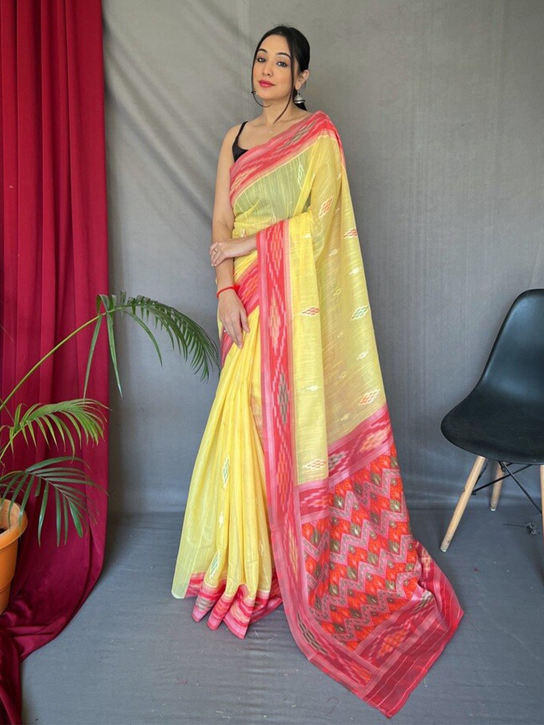 

Exclusiva Zari Pure Linen Ikat Saree, Yellow