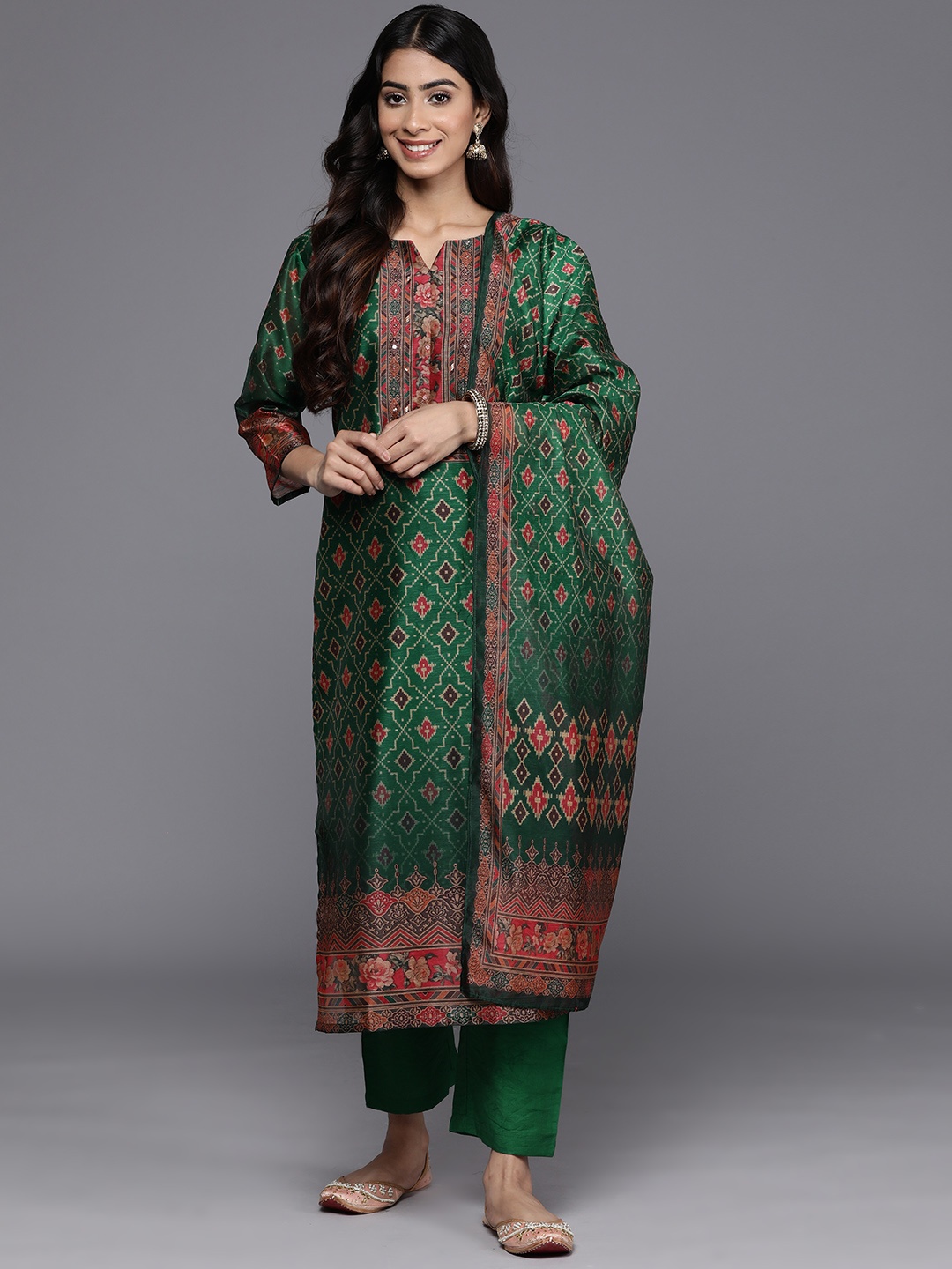 

Varanga Ethnic Motifs Printed Sequinned Chanderi Silk Kurta with Trousers & Dupatta, Green