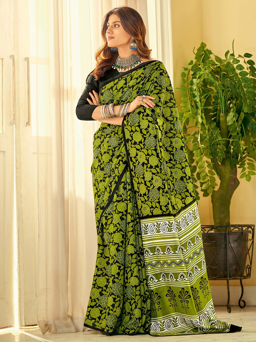 

Saree mall Floral Printed Art Silk Dabu Sarees, Green