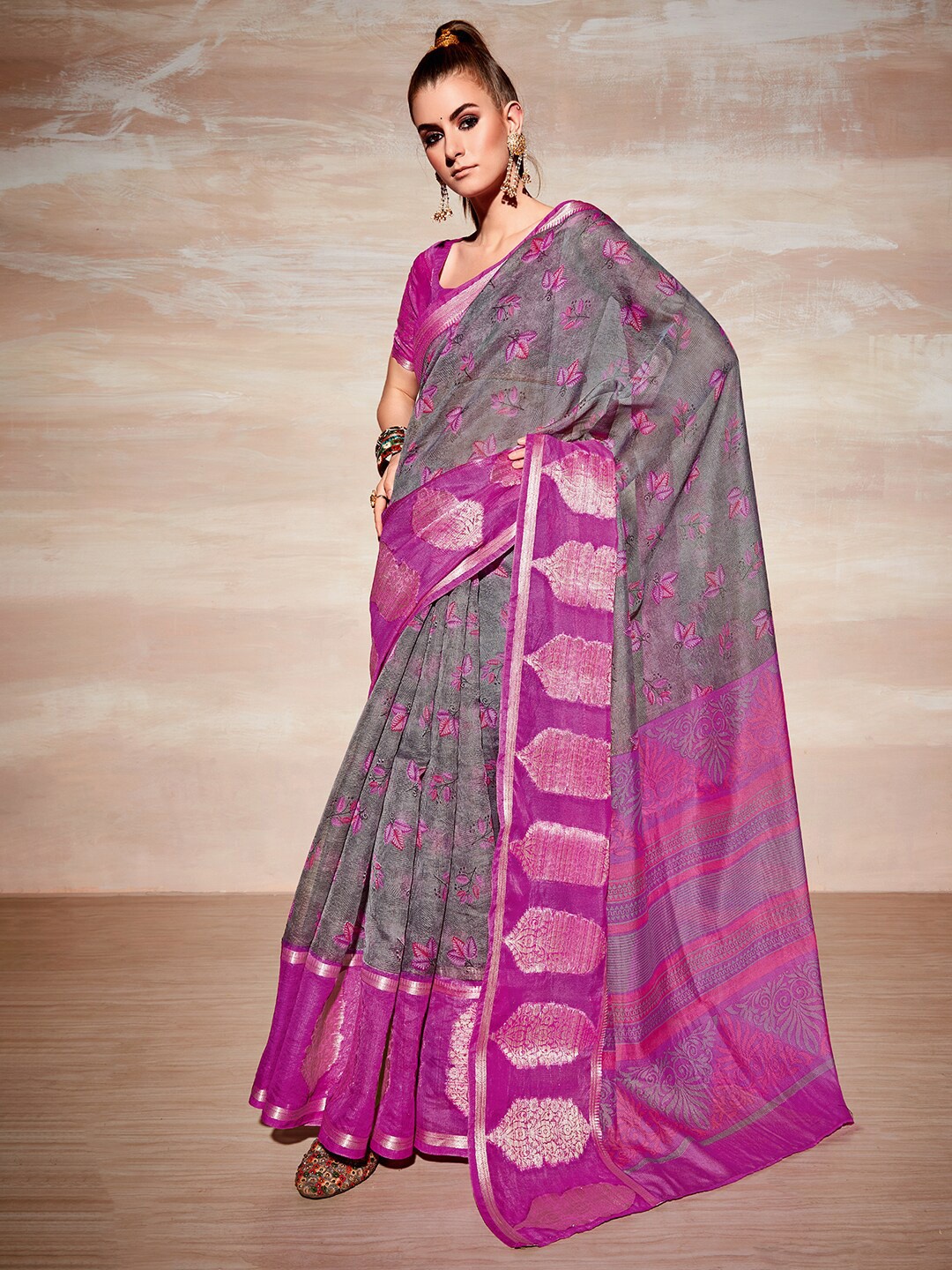 

Saree mall Grey & Purple Floral Printed Sungudi Sarees