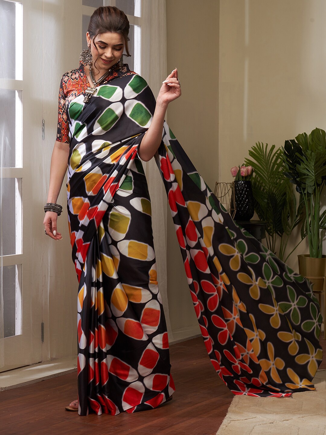 

Saree mall Abstract Printed Poly Crepe Block Print Sarees, Black