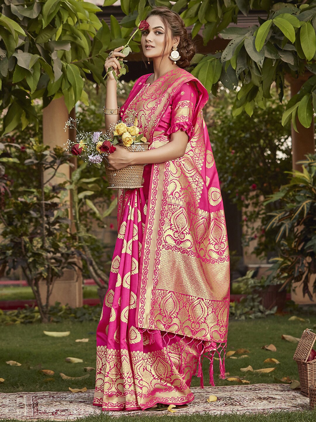 

Saree mall Ethnic Motifs Woven Design Zari Silk Blend Bagh Sarees, Pink