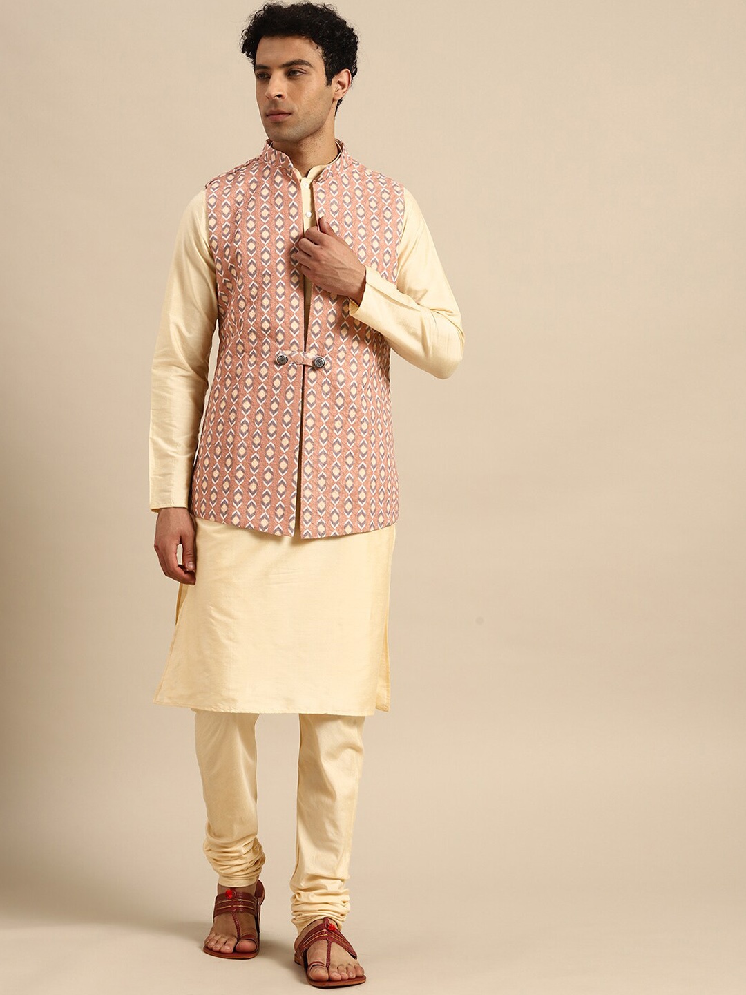 

KISAH Mandarin Collar Straight Kurta With Churidar & Jacket, Cream