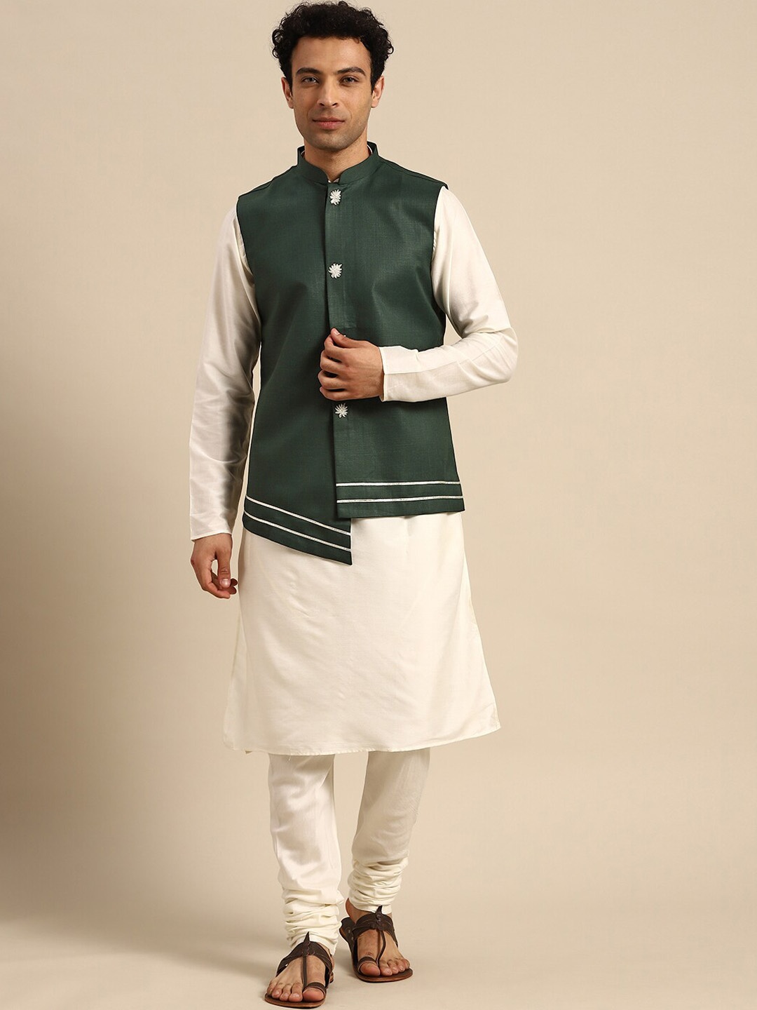 

KISAH Mandarin Collar Straight Kurta With Churidar & Jacket, White