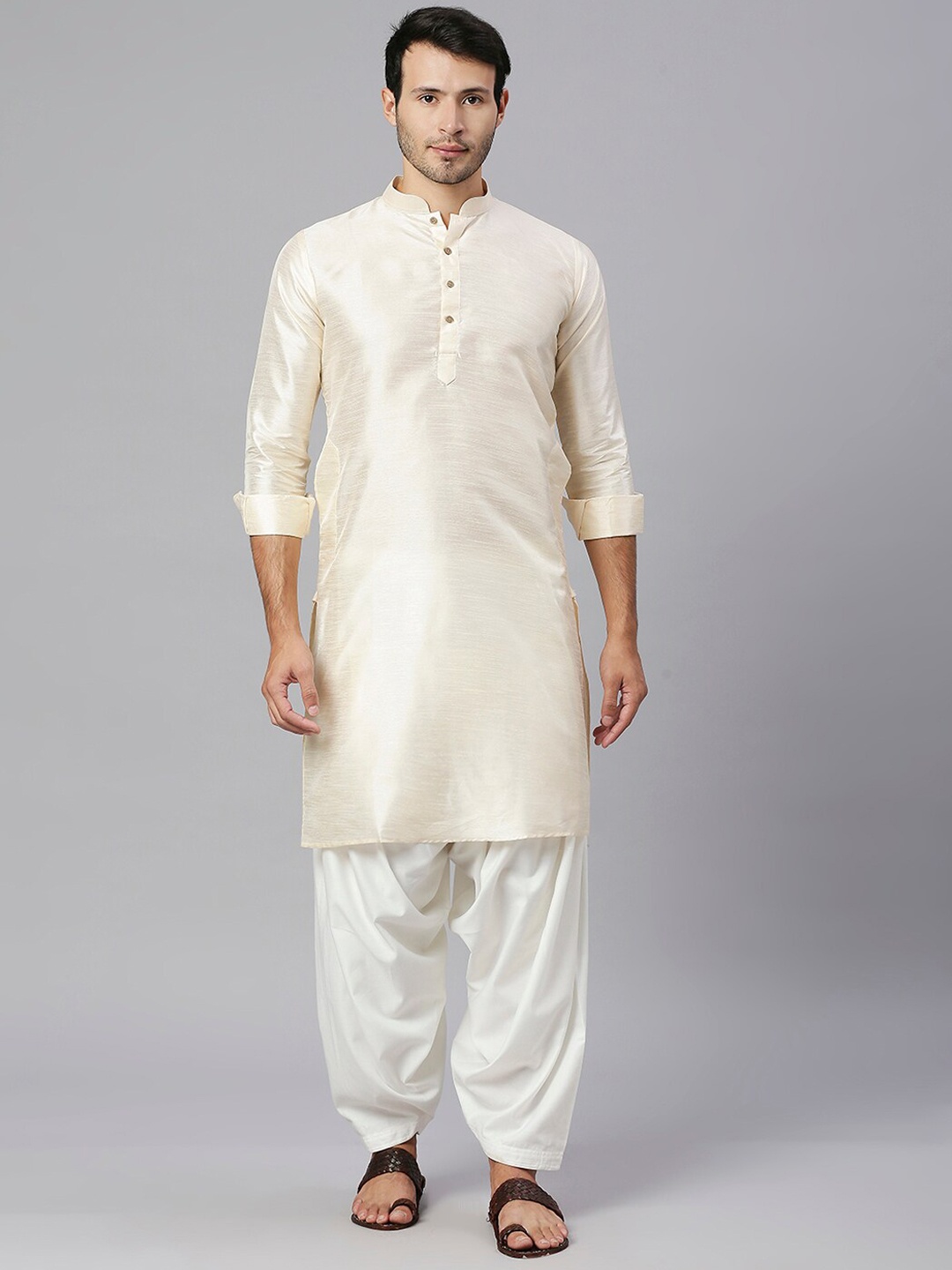 

RAJUBHAI HARGOVINDAS Mandarin Collar Pure SilkKurta, Off white