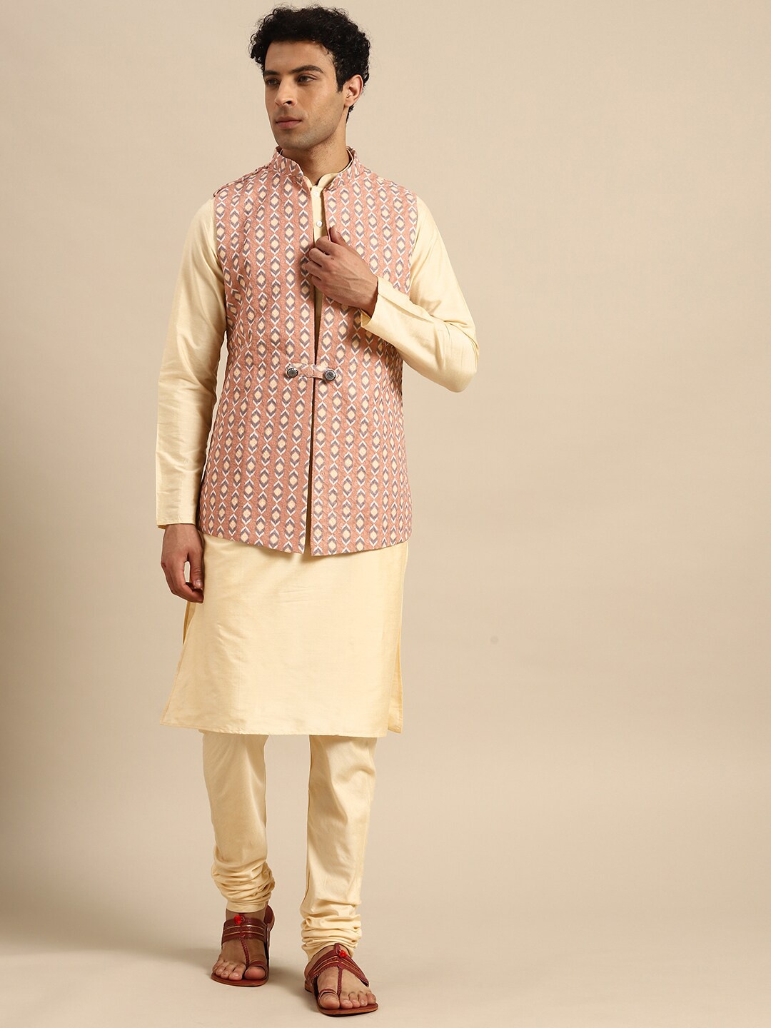 

KISAH Mandarin Collar Straight Kurta With Churidar & Jacket, Cream