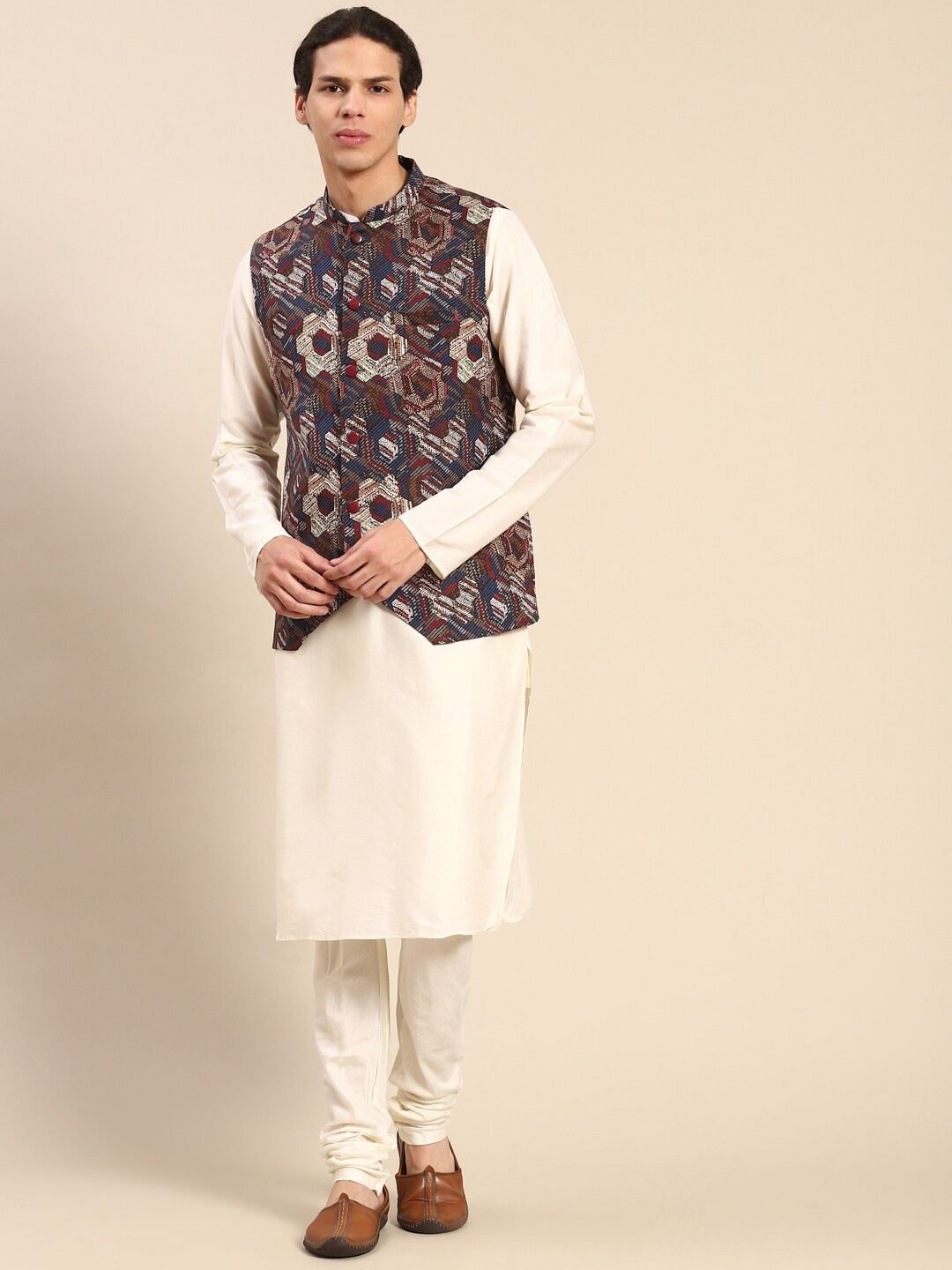 

KISAH Mandarin Collar Kurta With Churidar & Nehru Jacket Set, Cream