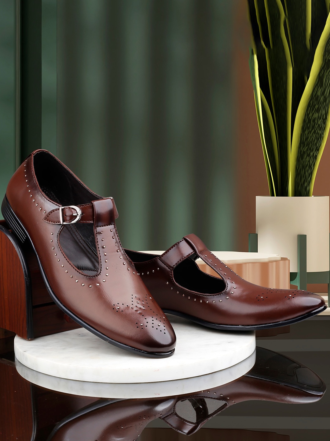 

Bxxy Men Round Toe Textured Brogues, Brown