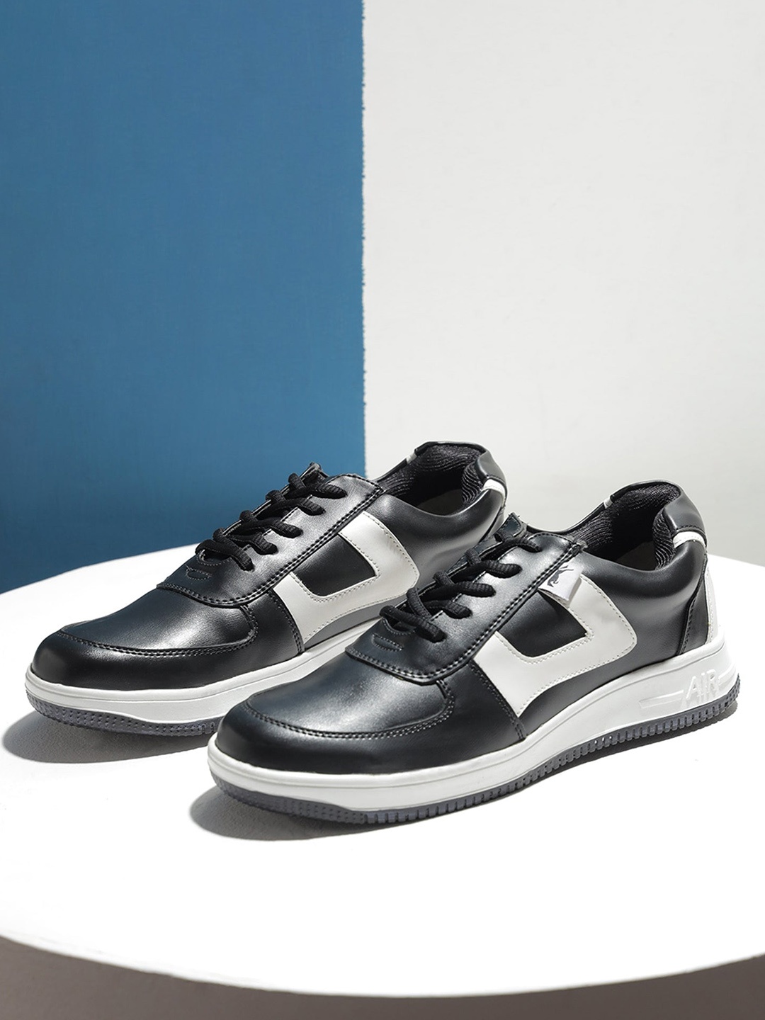 

JUMP USA Men Colourblocked Moisture Wicking Lightweight Leather Sneakers, Black