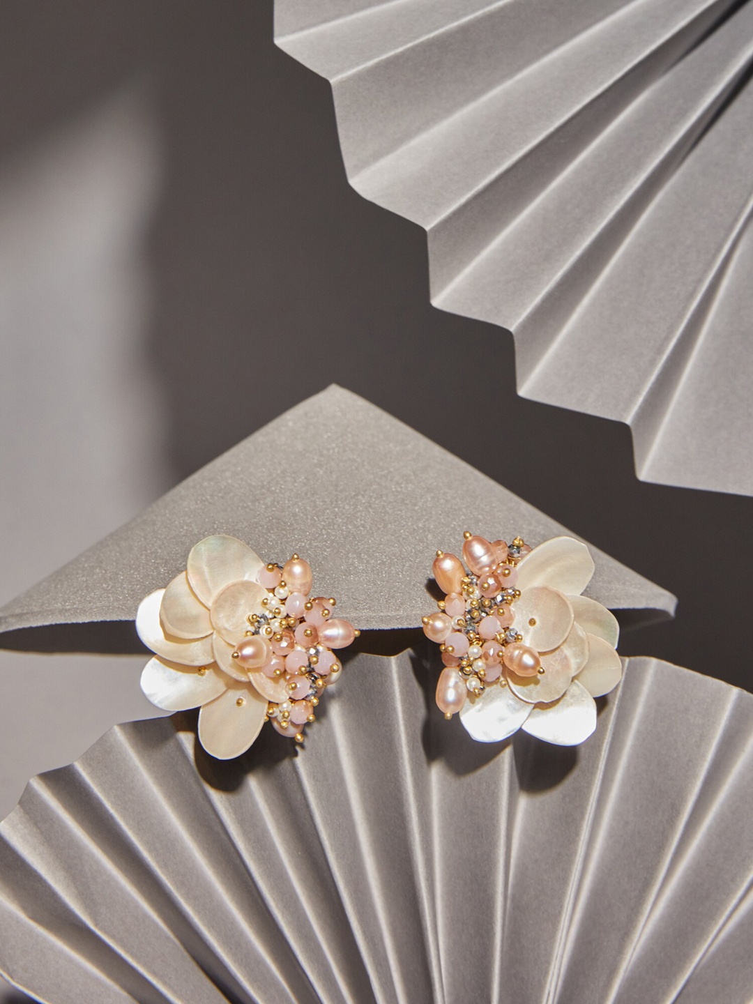 

D'oro Gold-Plated Floral Design Contemporary Studs Earrings