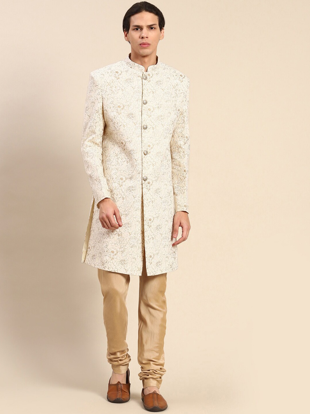 

KISAH Men Floral Patterned Indowestern Sherwani Set, Off white