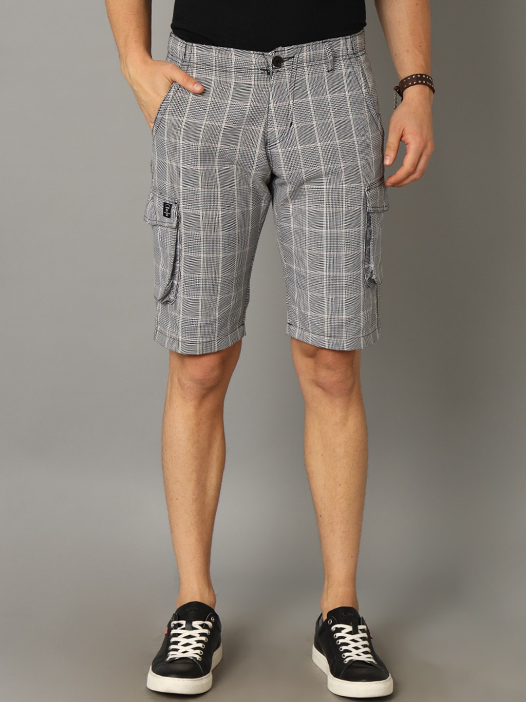 

YOVISH Men Checked Mid -Rise Cotton Cargo Shorts, Grey