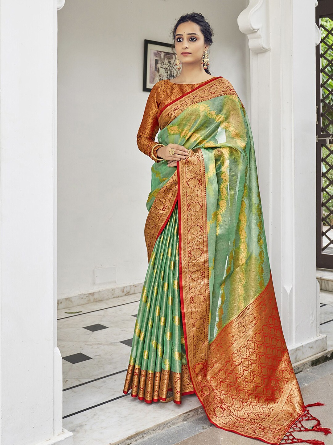 

Satrani Ethnic Motif Woven Design Zari Tissue Saree, Green