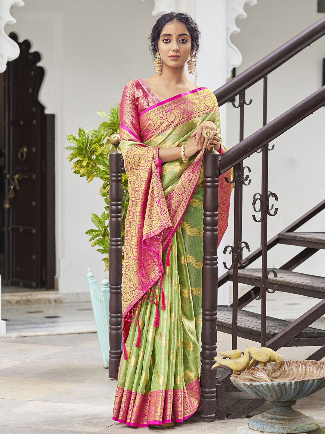 

Satrani Ethnic Motif Woven Design Zari Tissue Saree, Green