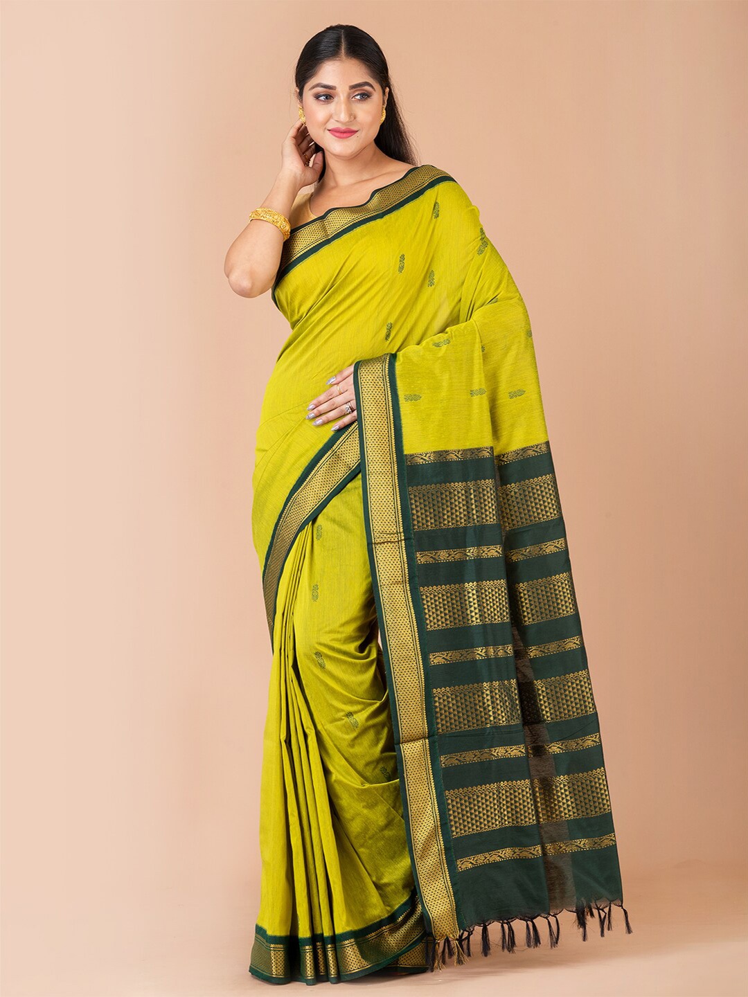 

Laa Calcutta Ethnic Motif Silk Blend Gadwal Zari Saree, Lime green