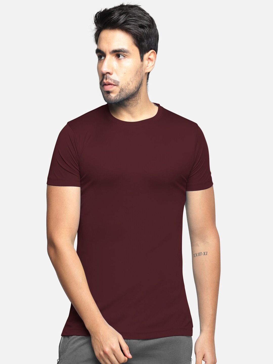 

BULLMER Round Neck Short Sleeves T-shirt, Maroon