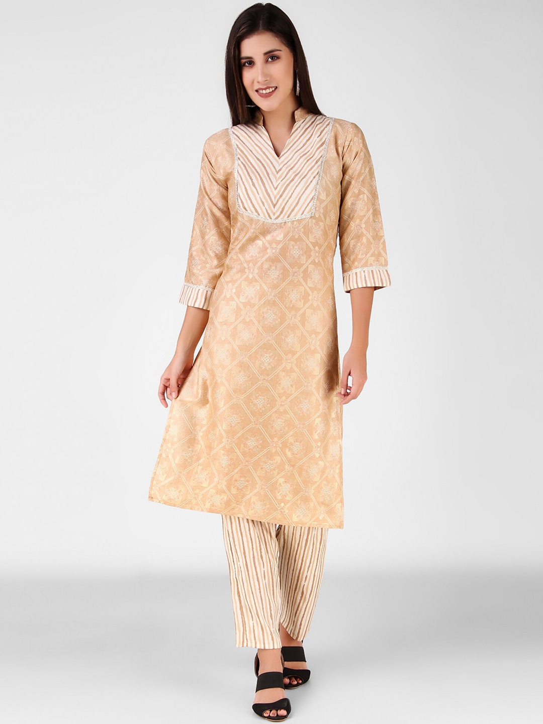 

FNOCKS Ethnic Motifs Printed Gotta Patti Kurta with Trousers, Brown