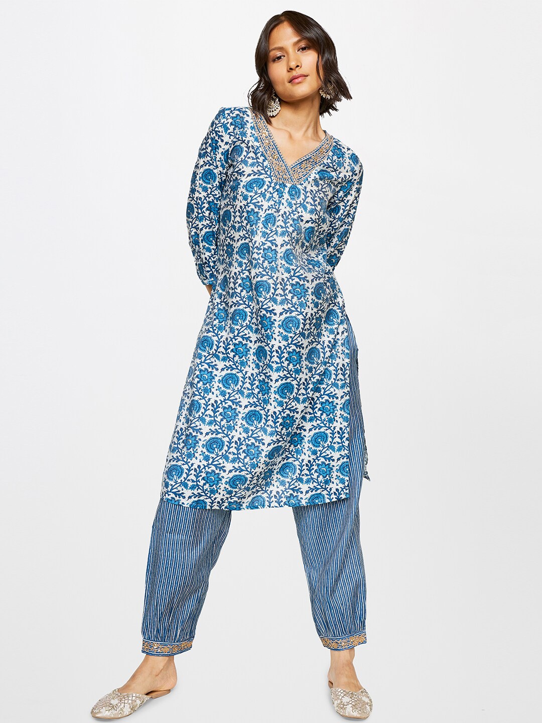 

Global Desi Floral Printed Zari Kurta with Trousers, Navy blue