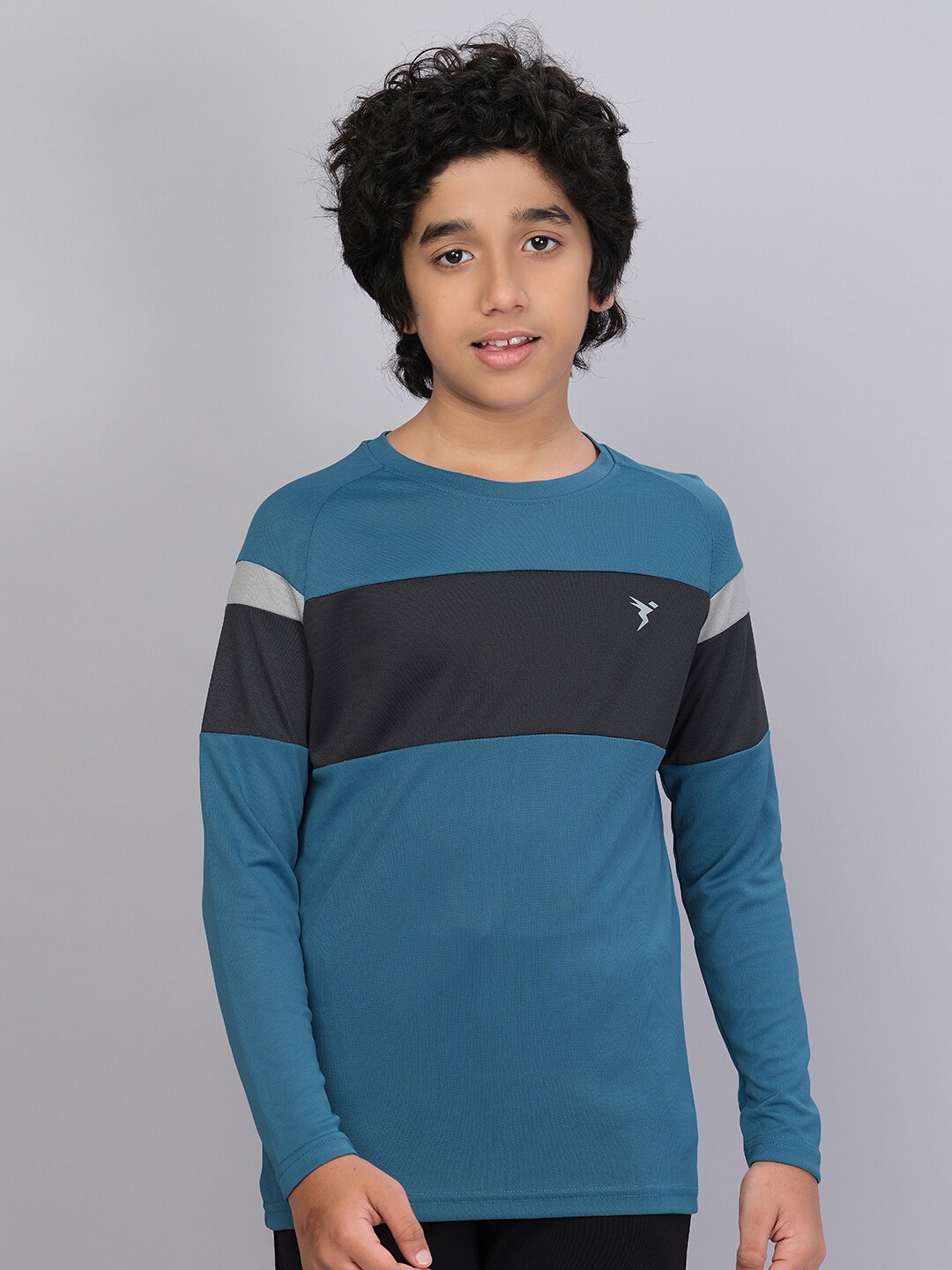 

Technosport Boys Antimicrobial Colourblocked Raglan Sleeves Sports T-shirt, Teal