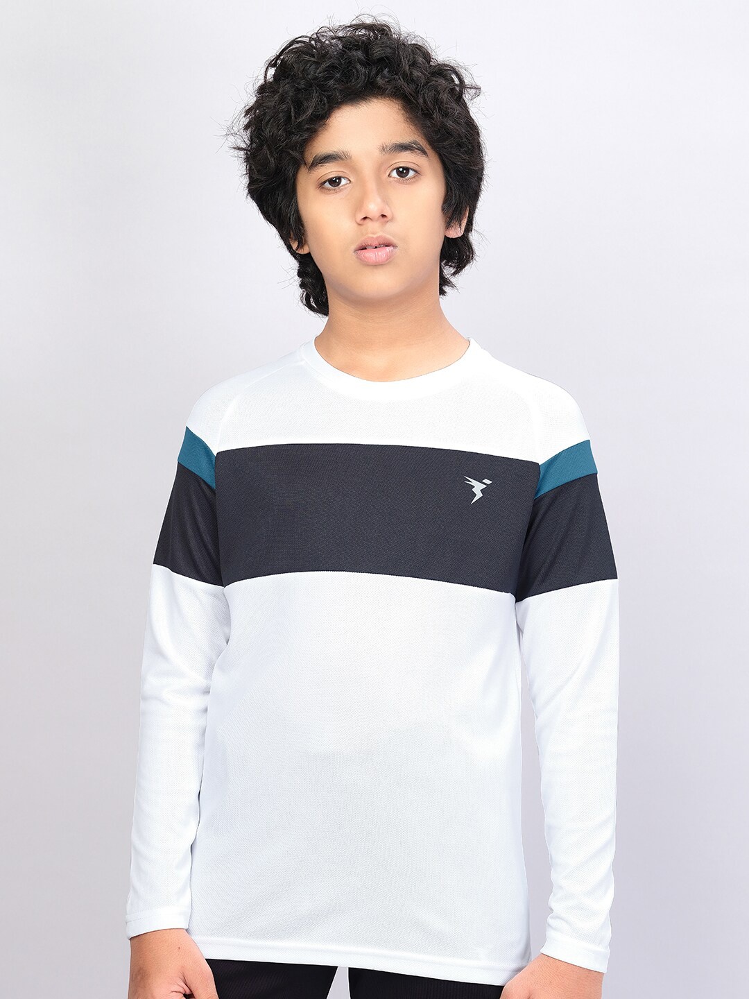 

Technosport Boys Antimicrobial Colourblocked Raglan Sleeves Sports T-shirt, White