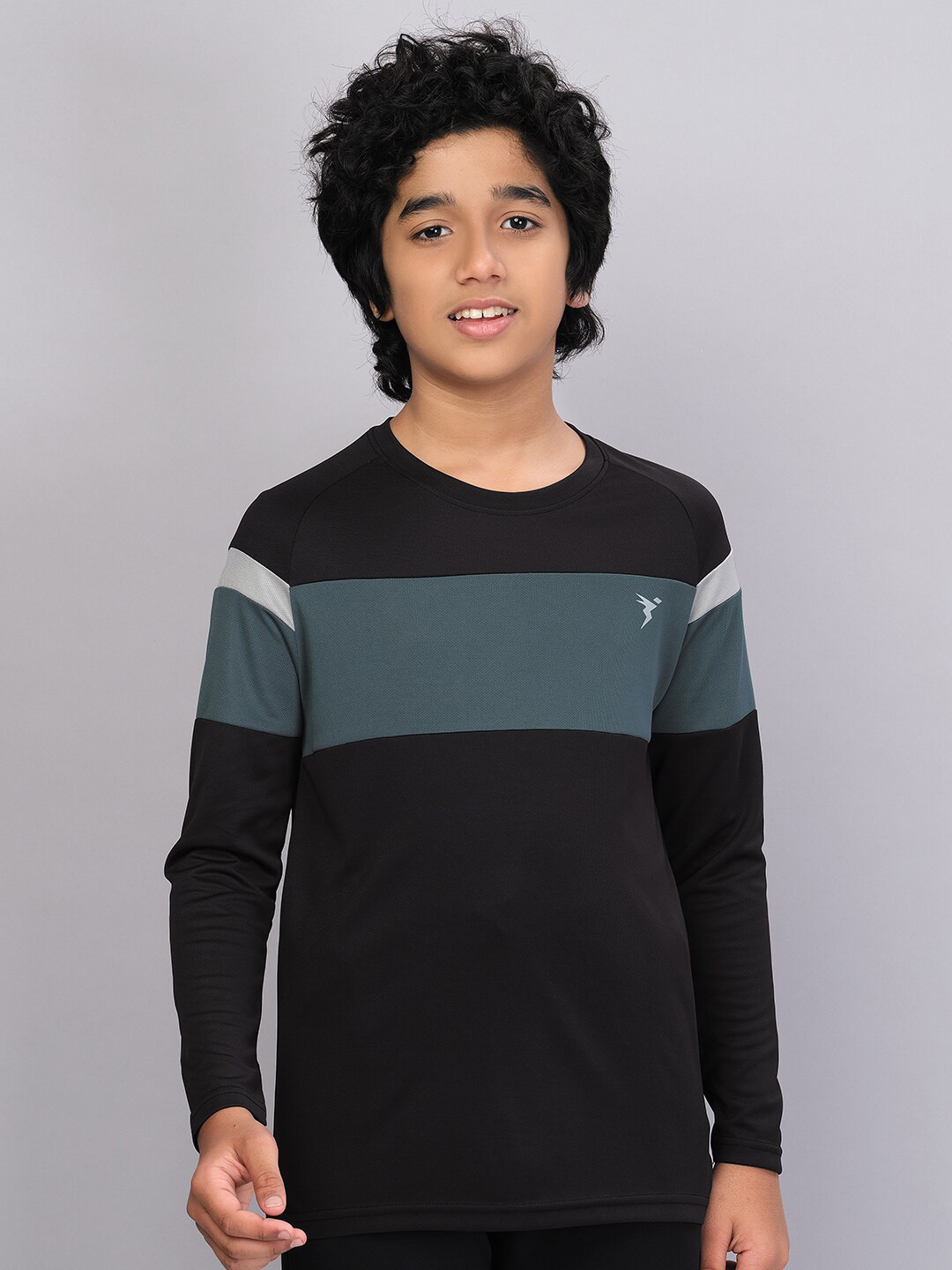 

Technosport Boys Colourblocked Antimicrobial Slim Fit T-Shirt, Black