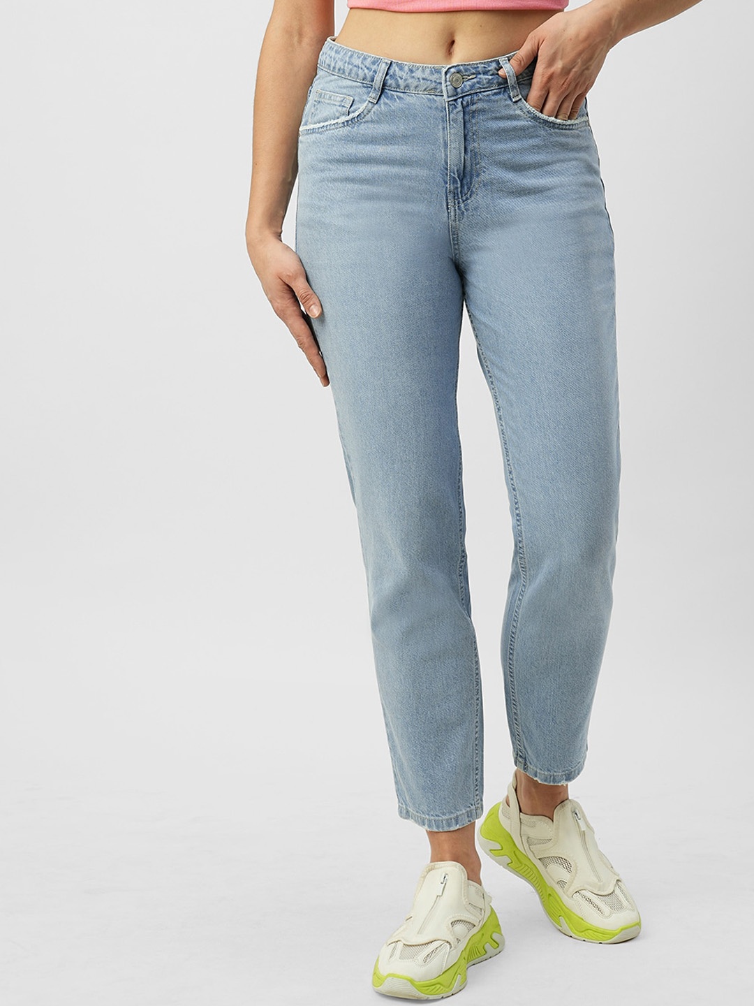 

Kraus Jeans Women Mid-Rise Mom Fit Light Fade Cotton Jeans, Blue