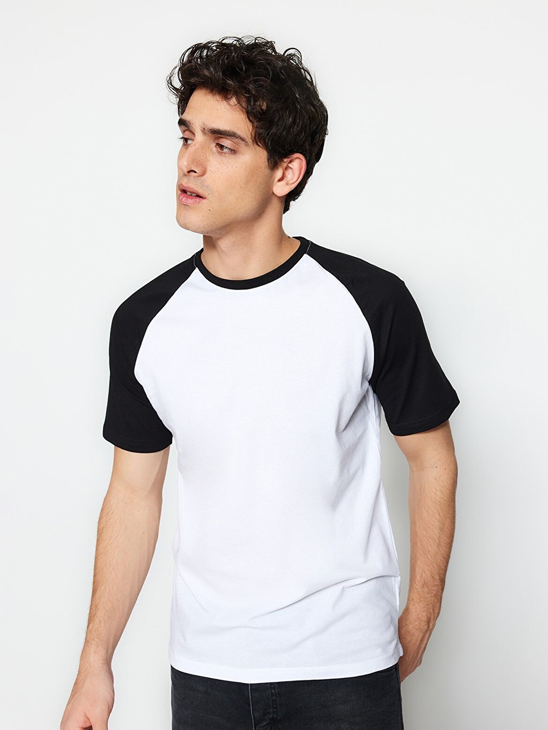 

Trendyol Round Neck Raglan Sleeves Cotton T-shirt, White