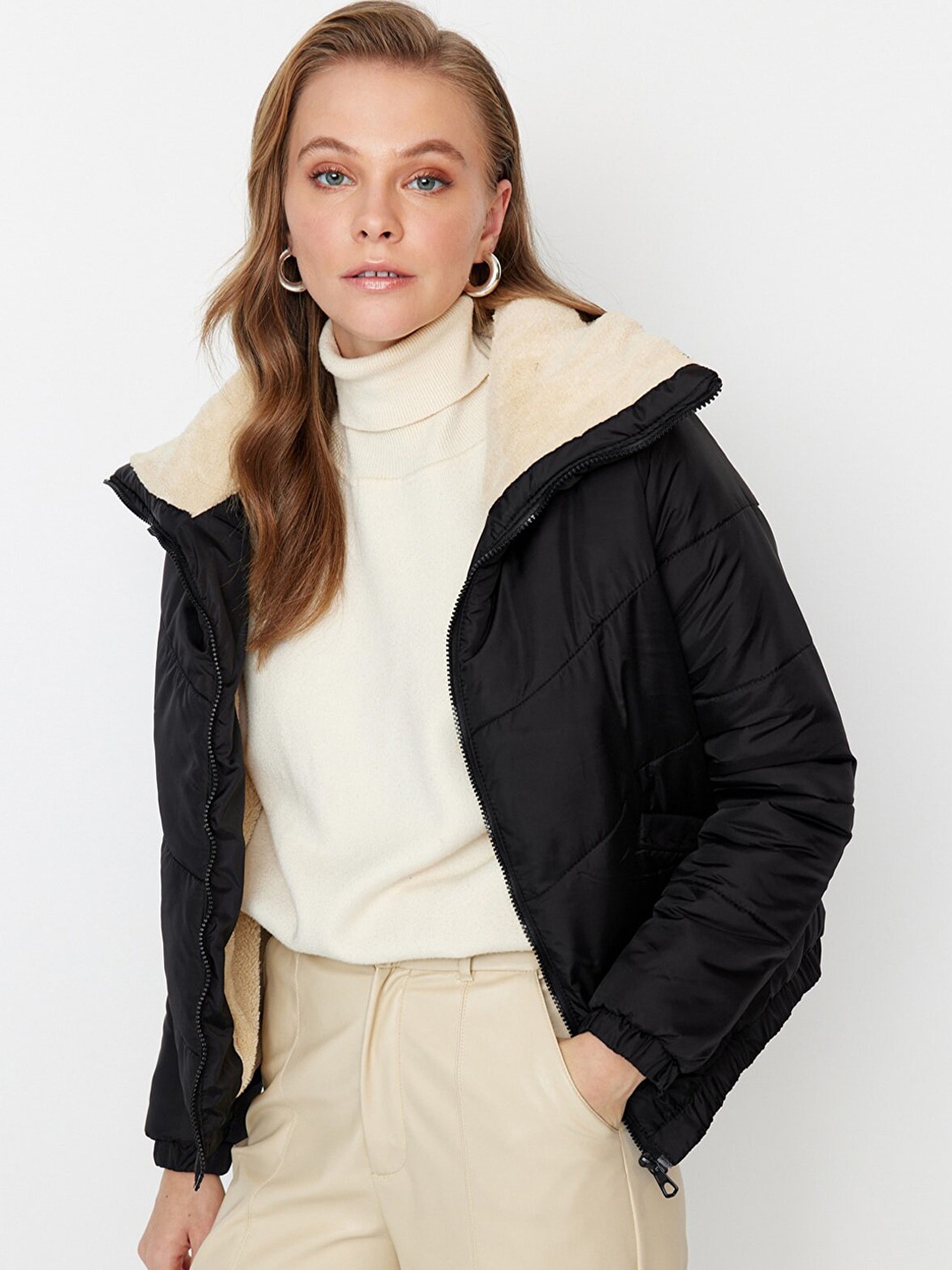 

Trendyol Spread Collar Padded Jacket With Faux Fur Trim, Black